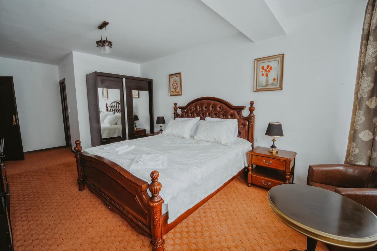 Hotel Complex Turistic Constantin Bucovina Câmpulung Moldovenesc Esterno foto