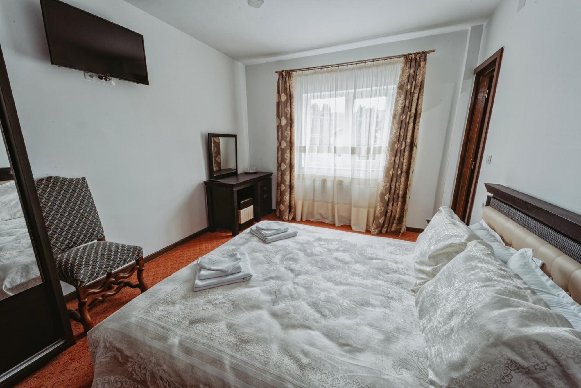 Hotel Complex Turistic Constantin Bucovina Câmpulung Moldovenesc Esterno foto