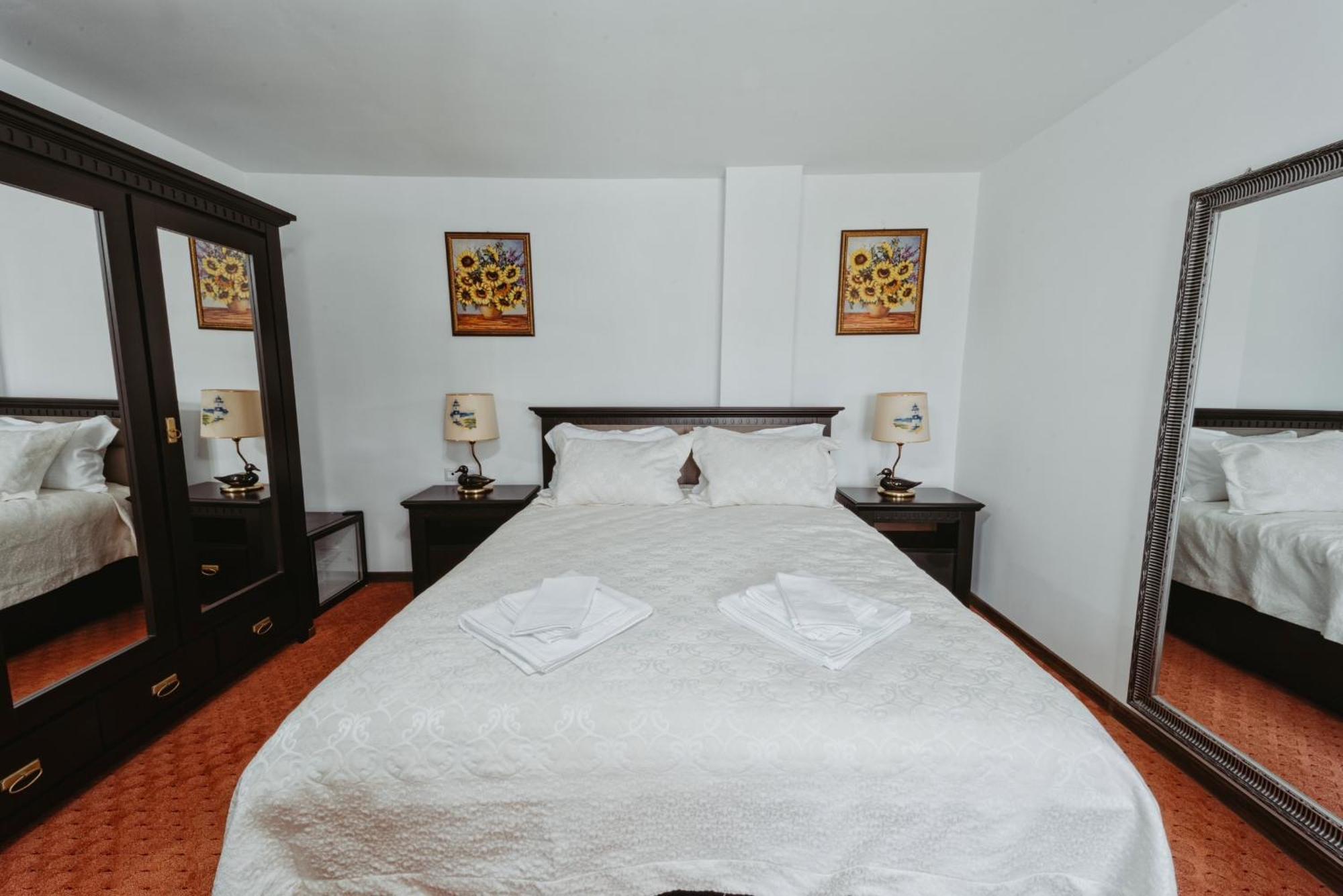 Hotel Complex Turistic Constantin Bucovina Câmpulung Moldovenesc Esterno foto